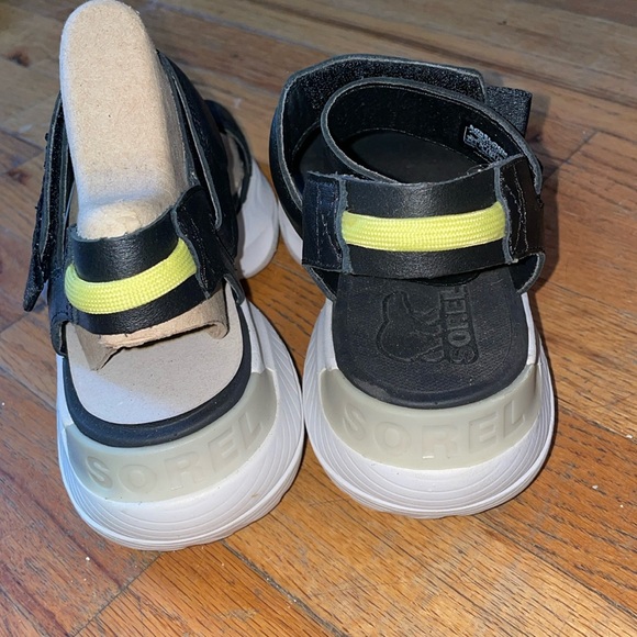 New Size 7.5 Women's Sorel Explorer Blitz Stride Wedge Sandals Black - Picture 2 of 5